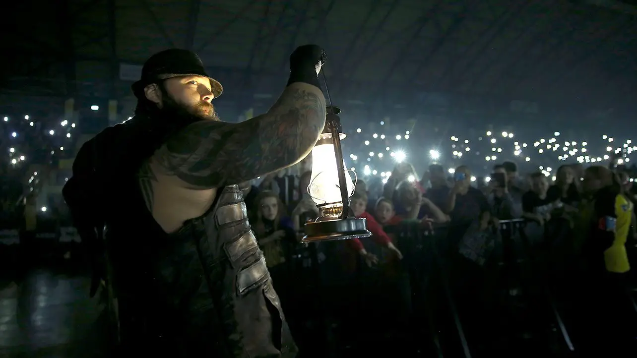 Vídeo: Momento exato da lesão que Bray Wyatt sofreu