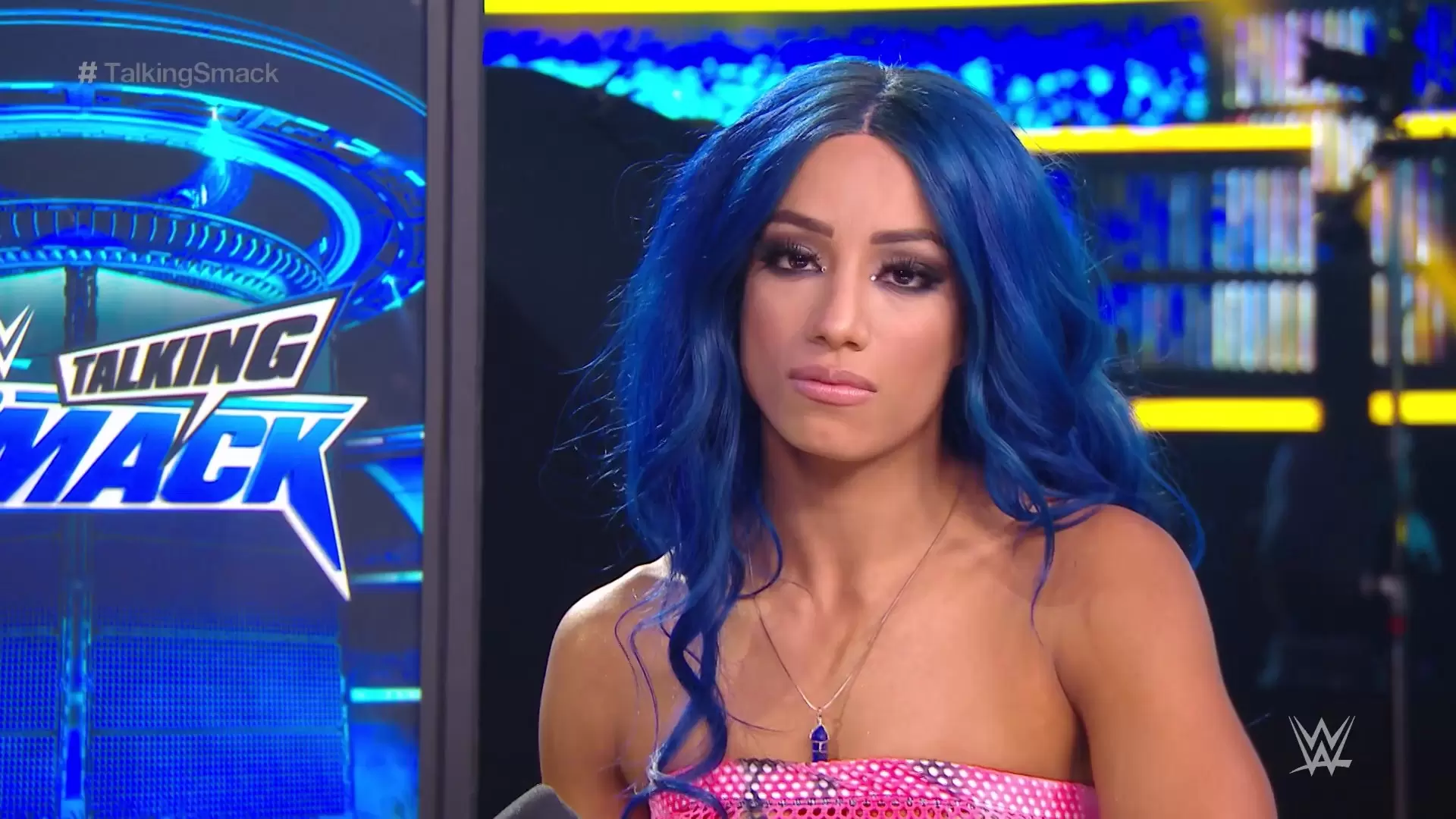 Sasha Banks está nos bastidores do Smackdown hoje