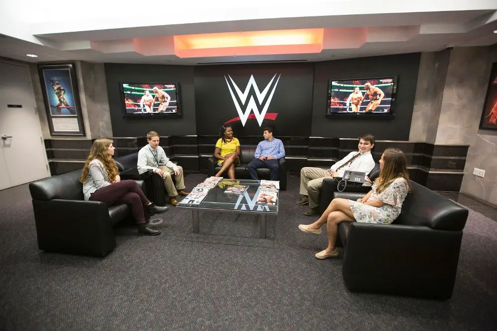 WWE fecha escritório no México