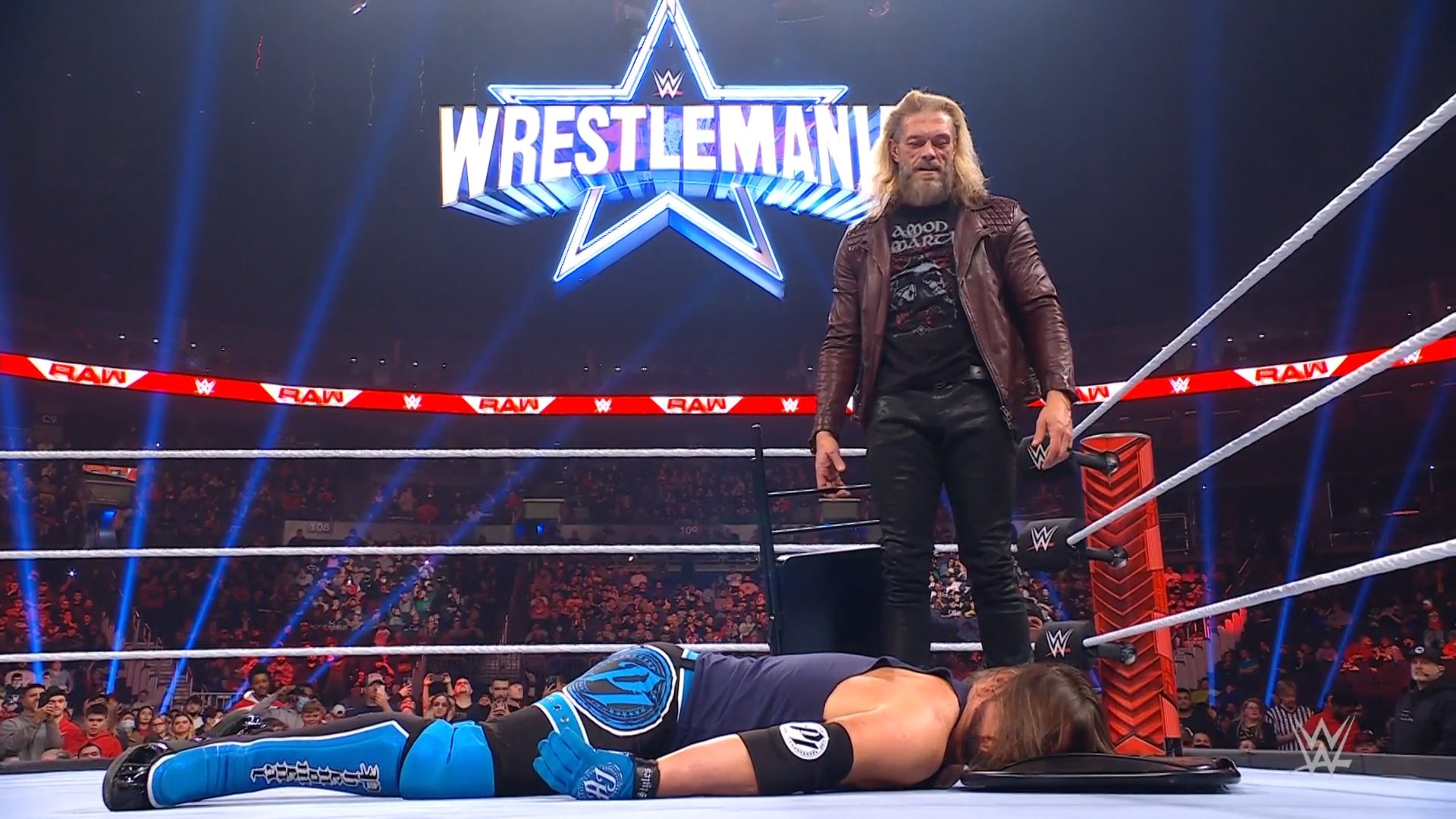 Edge atacou AJ Styles após aceitar o desafio
