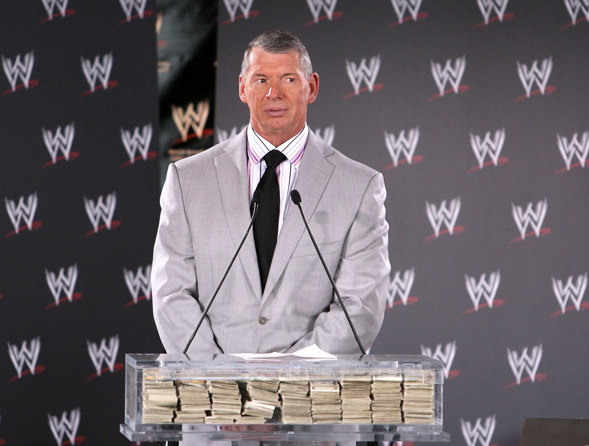 Vince McMahon usou dinheiro da WWE para acobertar casos