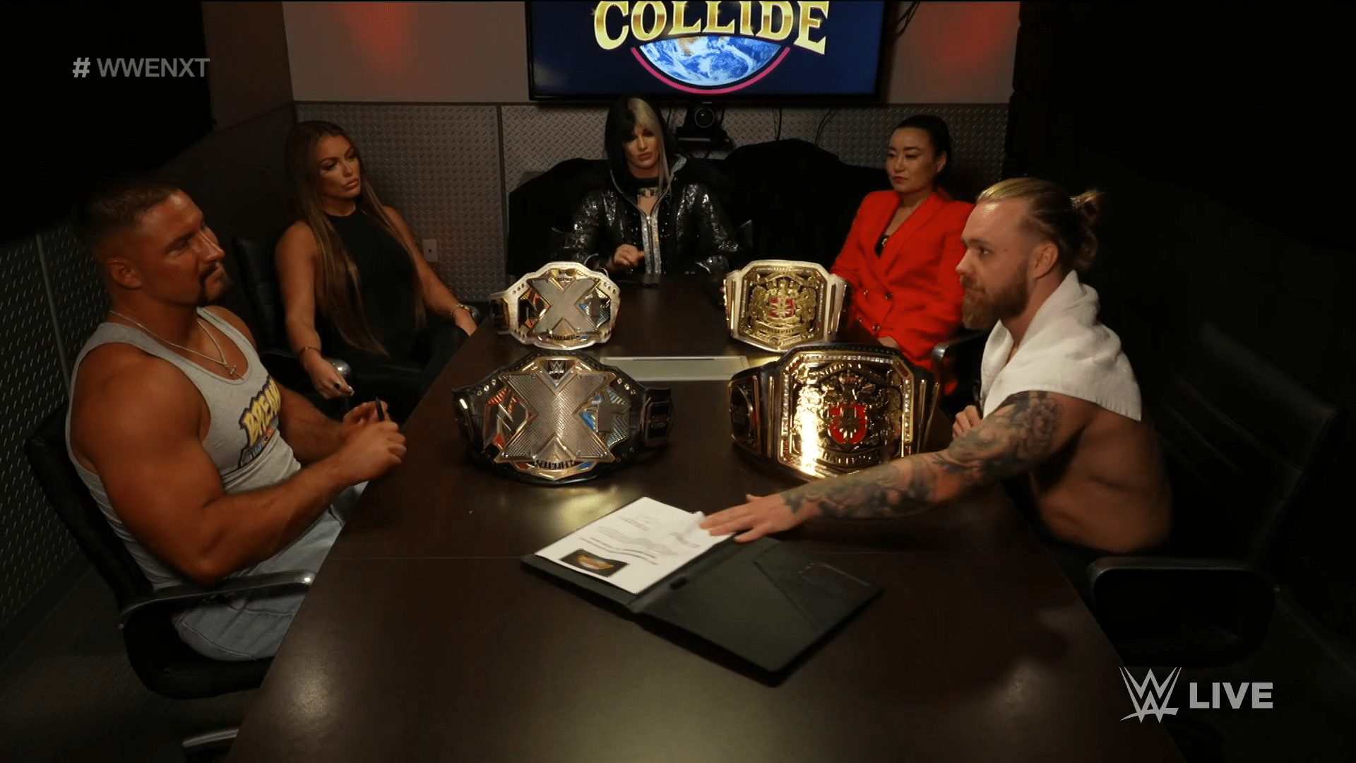 Os campeões do NXT e NXT UK assinaram a unificação dos títulos para o Worlds Collide