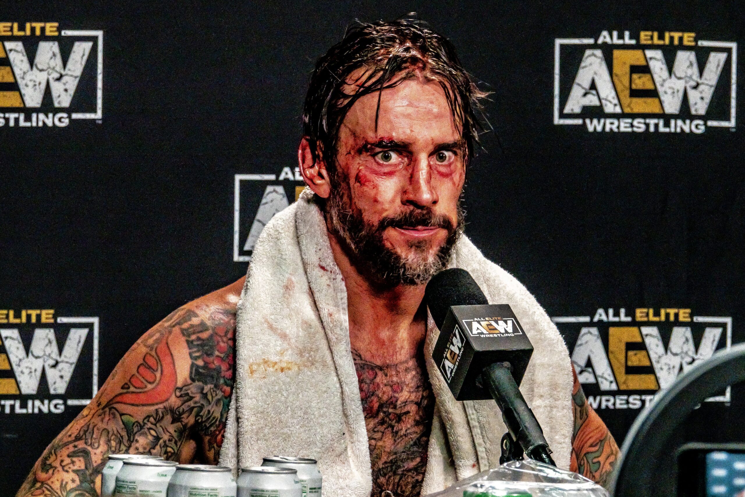 Pessoas na AEW acreditam que CM Punk pode ter planejado ataque na coletiva