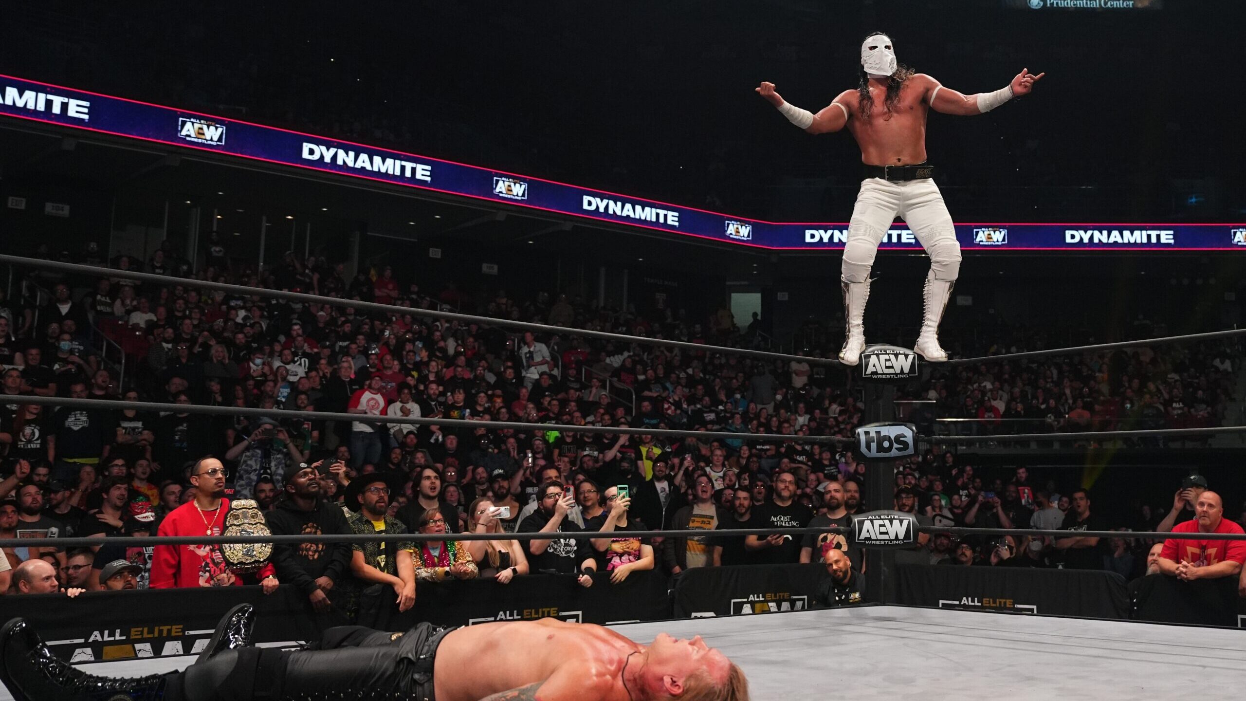 Bandido em sua estreia no AEW Dynamite