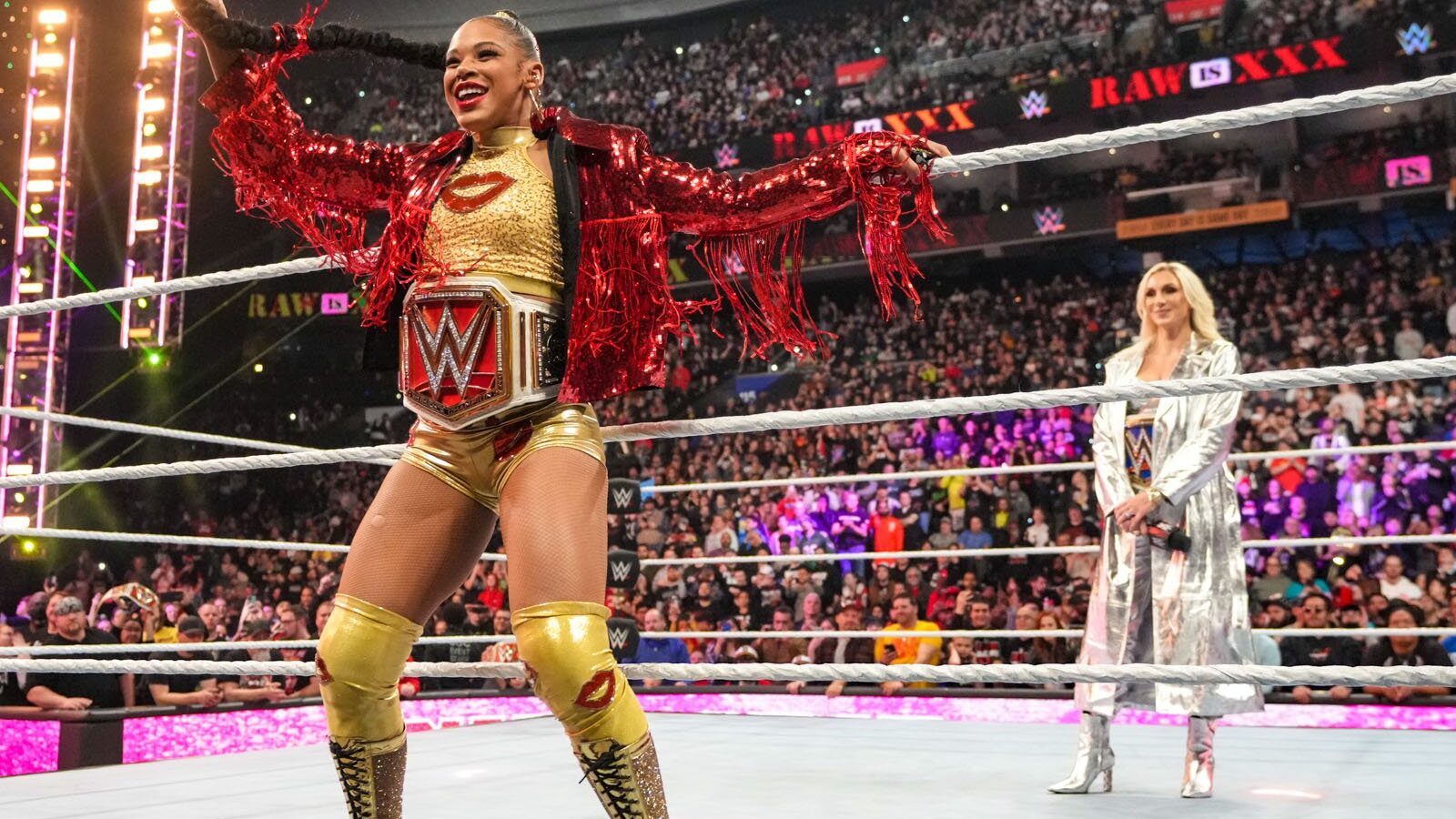 Bianca Belair e Charlotte Flair no WWE RAW