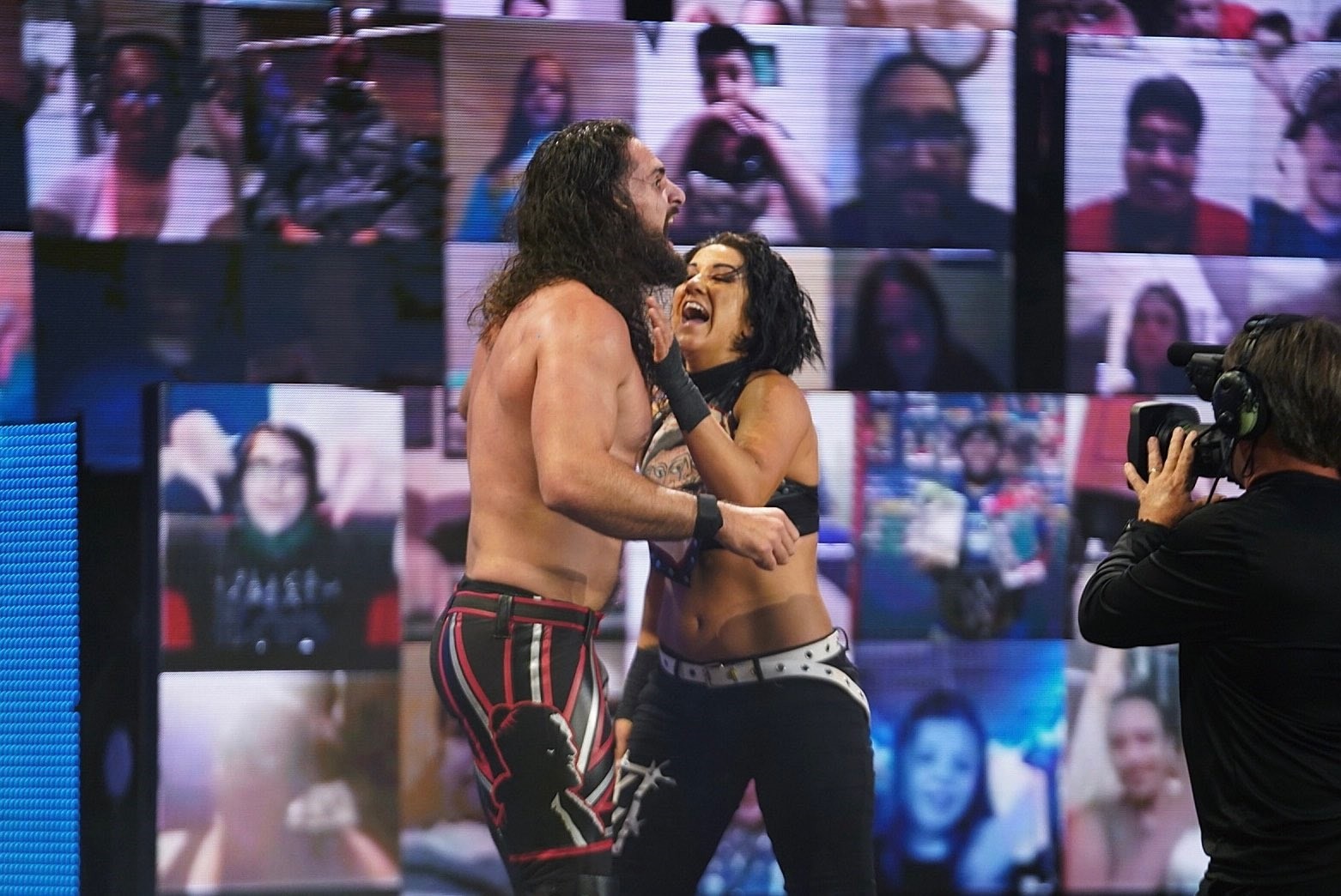Seth Rollins reage ao insulto de Bayley durante o WWE Raw