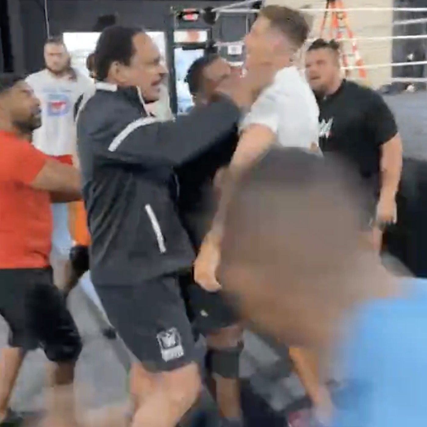 Lutadores envolvidos em briga no WWE Performance Center