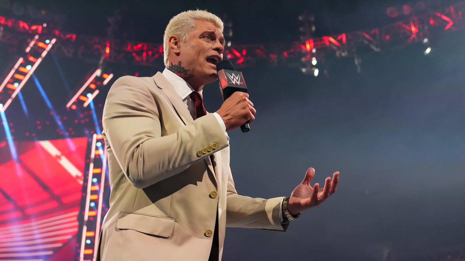 Cody Rhodes revela história da tatuagem no pescoço