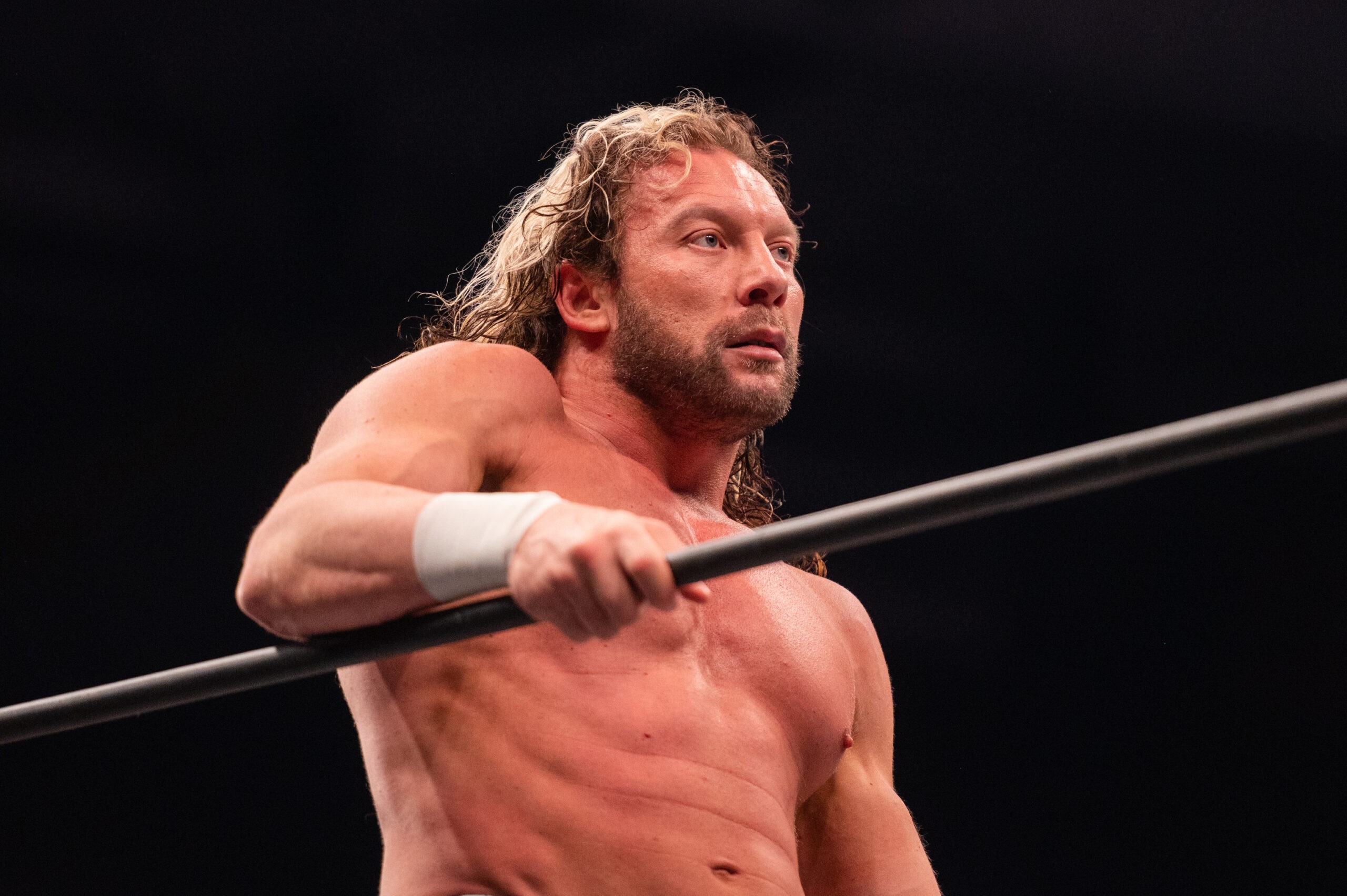 Kenny Omega comenta briga com CM Punk no All Out: "Foi uma situação terrível"