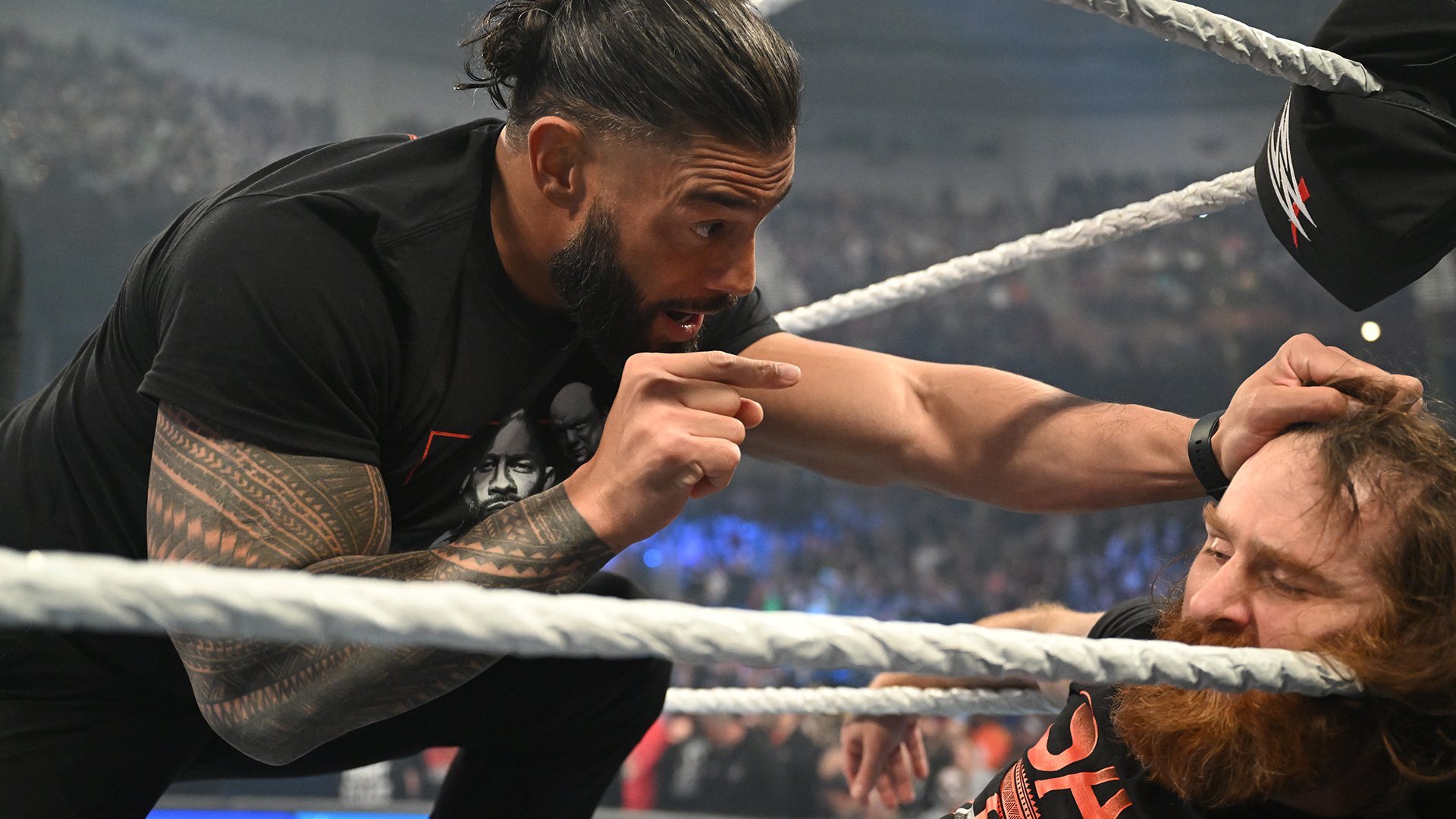 Roman Reigns e Sami Zayn se enfrentarão no WWE Elimination Chamber 2023