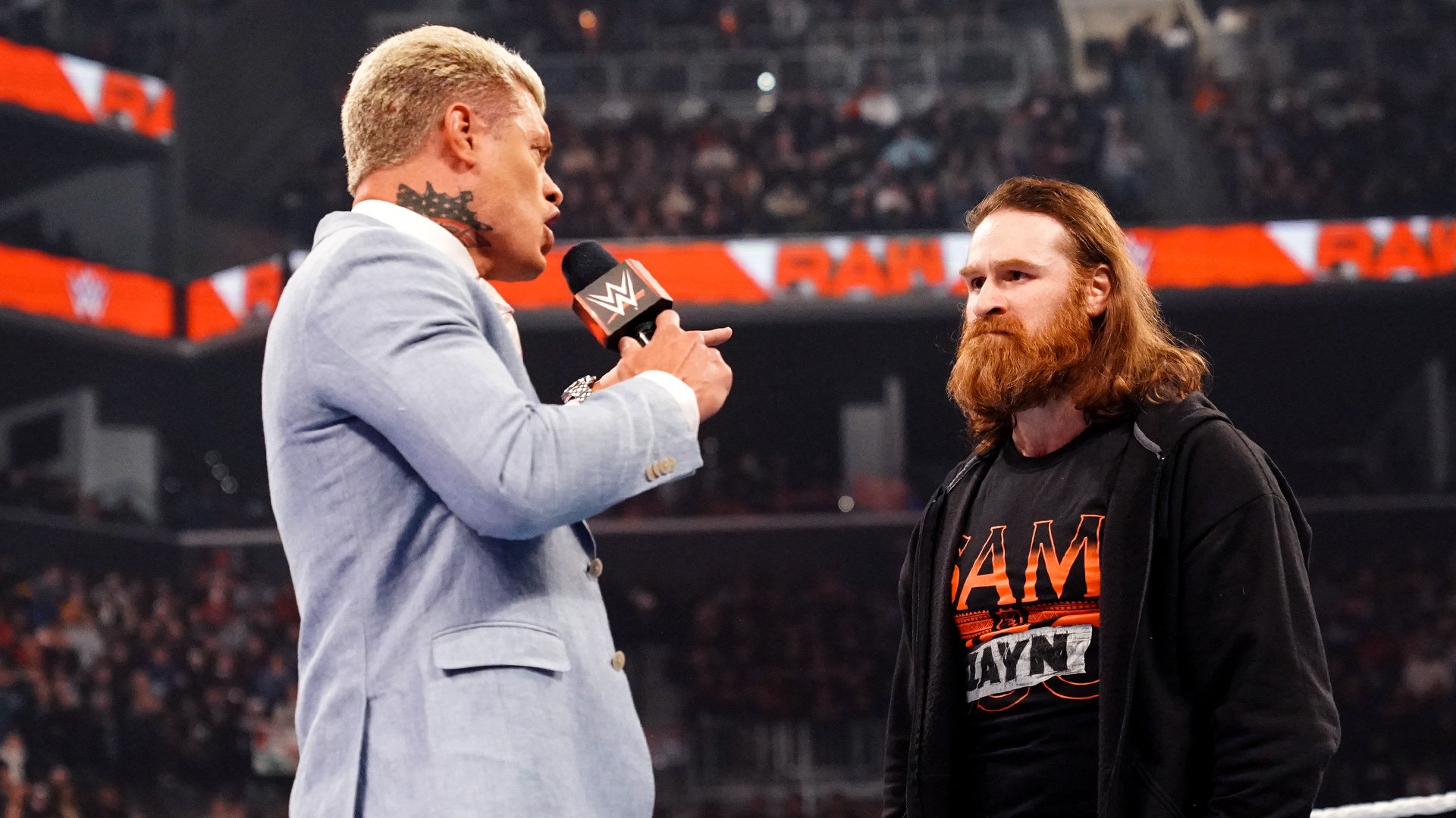 Cody Rhodes e Sami Zayn em icônica promo do WWE Raw