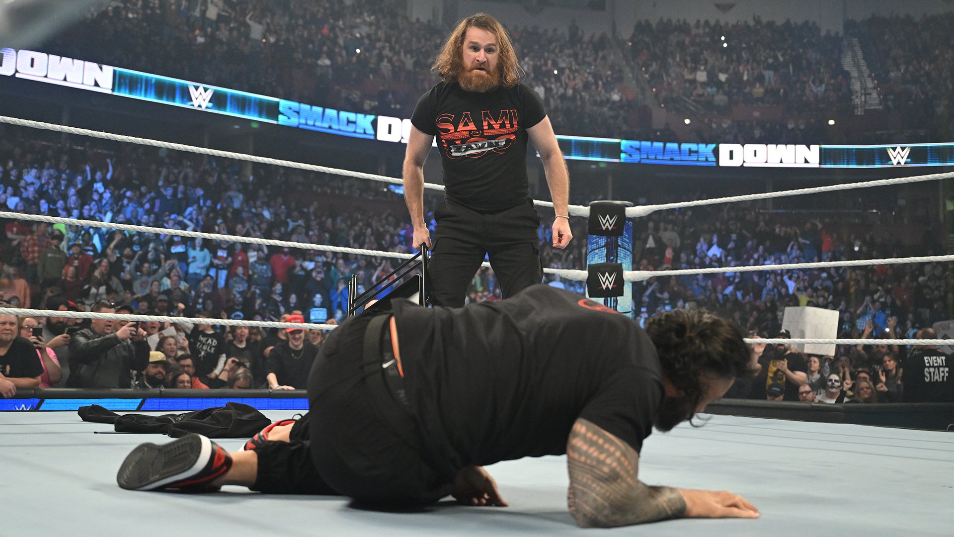 Sami Zayn e Roman Reigns vão se enfrentar no WWE Elimination Chamber 2023