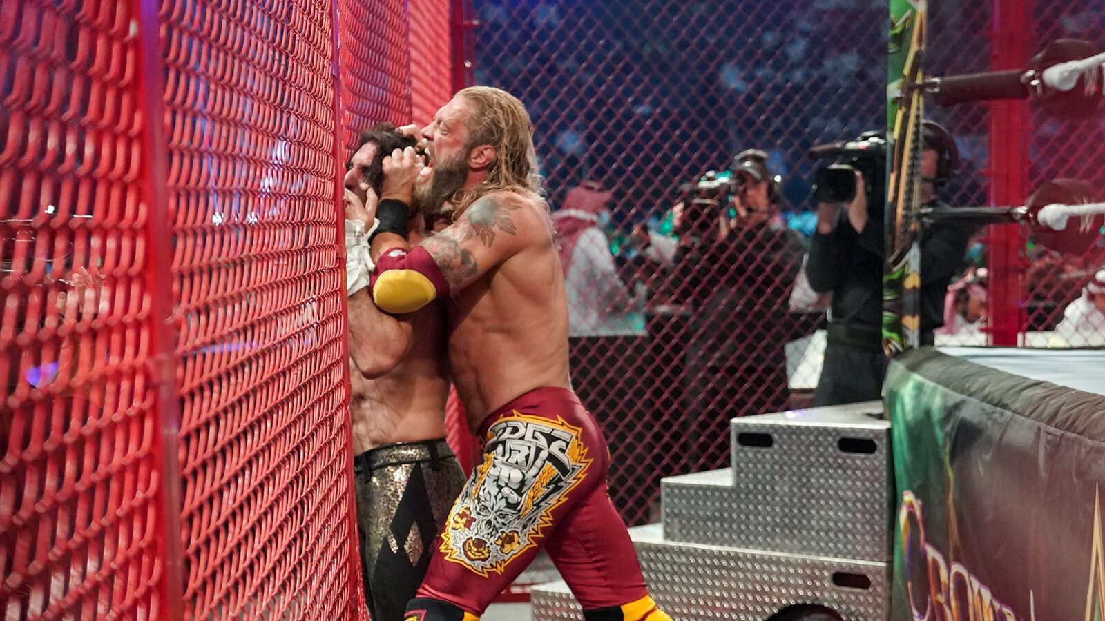 WWE fará mudanças na Hell in a Cell da WrestleMania 39