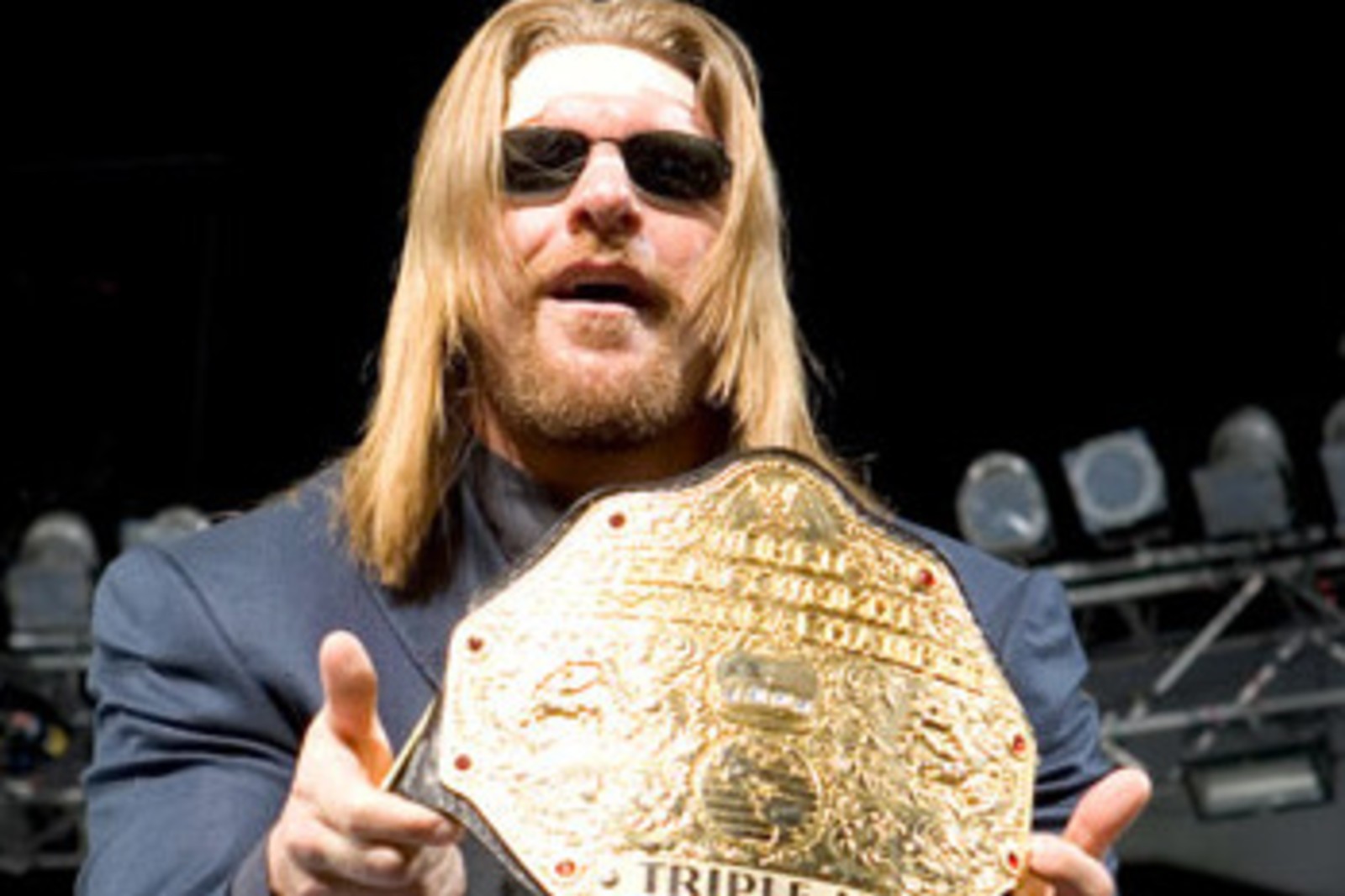 WWE cogitou trazer de volta o World Heavyweight Title em 2022