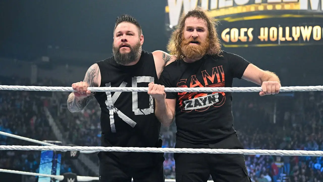 Kevin Owens parabeniza Sami Zayn pela conquista do WWE Undisputed Championship