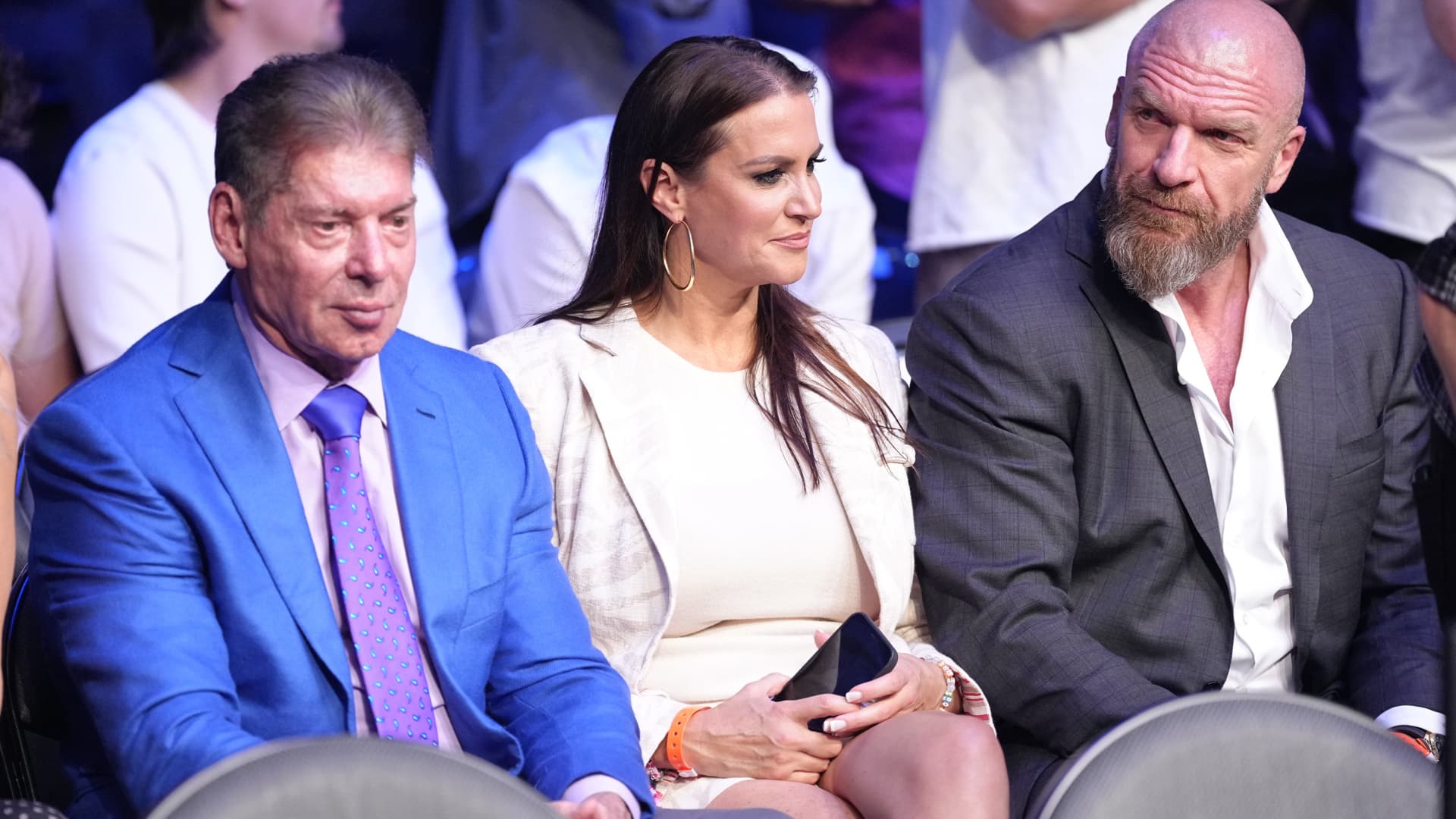 Detalhes sobre a reunião de talentos da WWE sobre a fusão com o UFC