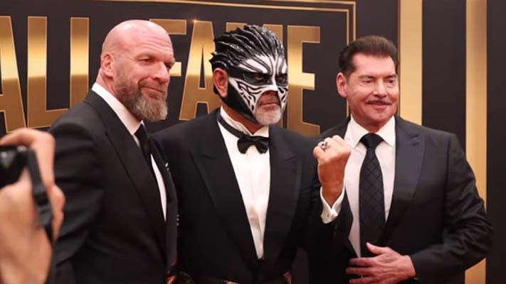 Revelado o bigode de Vince McMahon