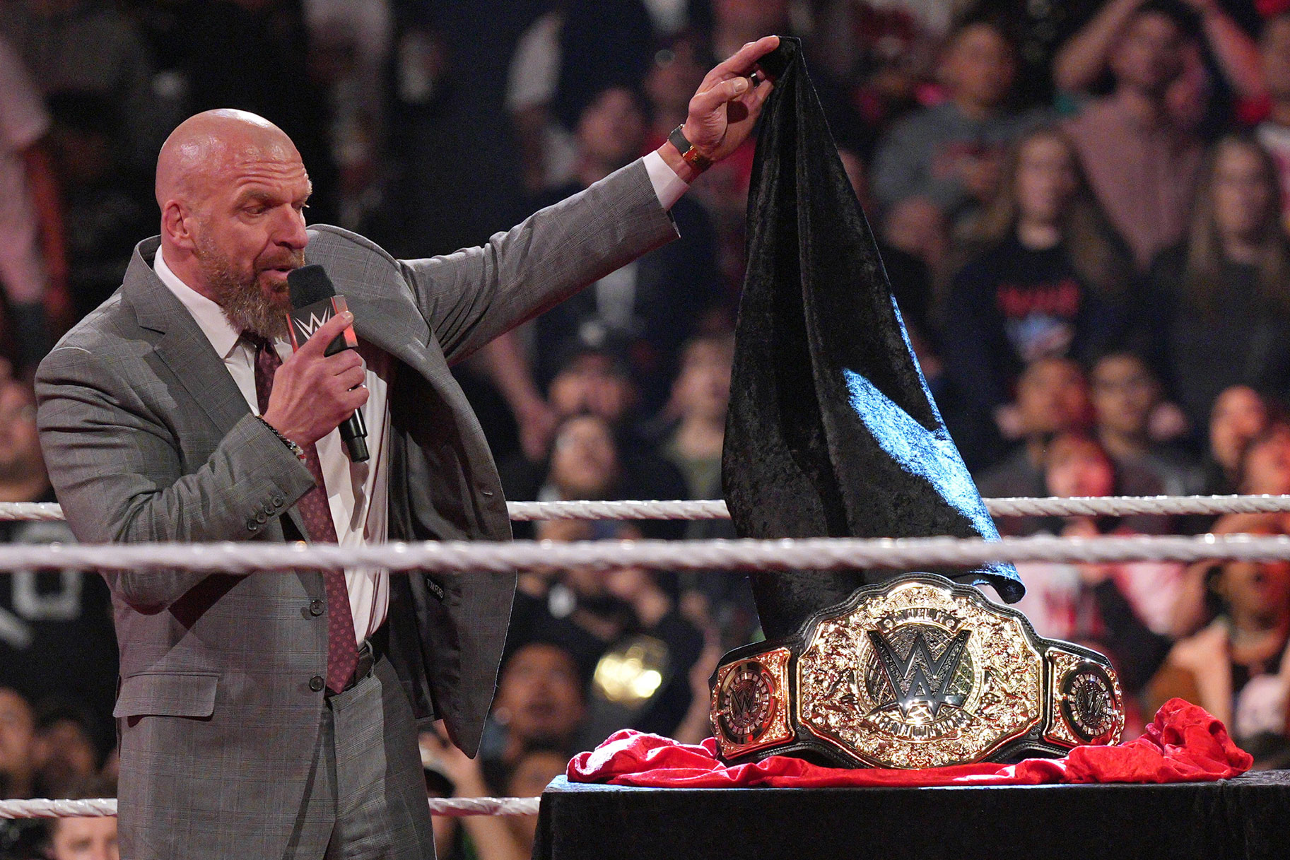 Revelado o principal nome cotado para ser o novo WWE World Heavyweight Champion