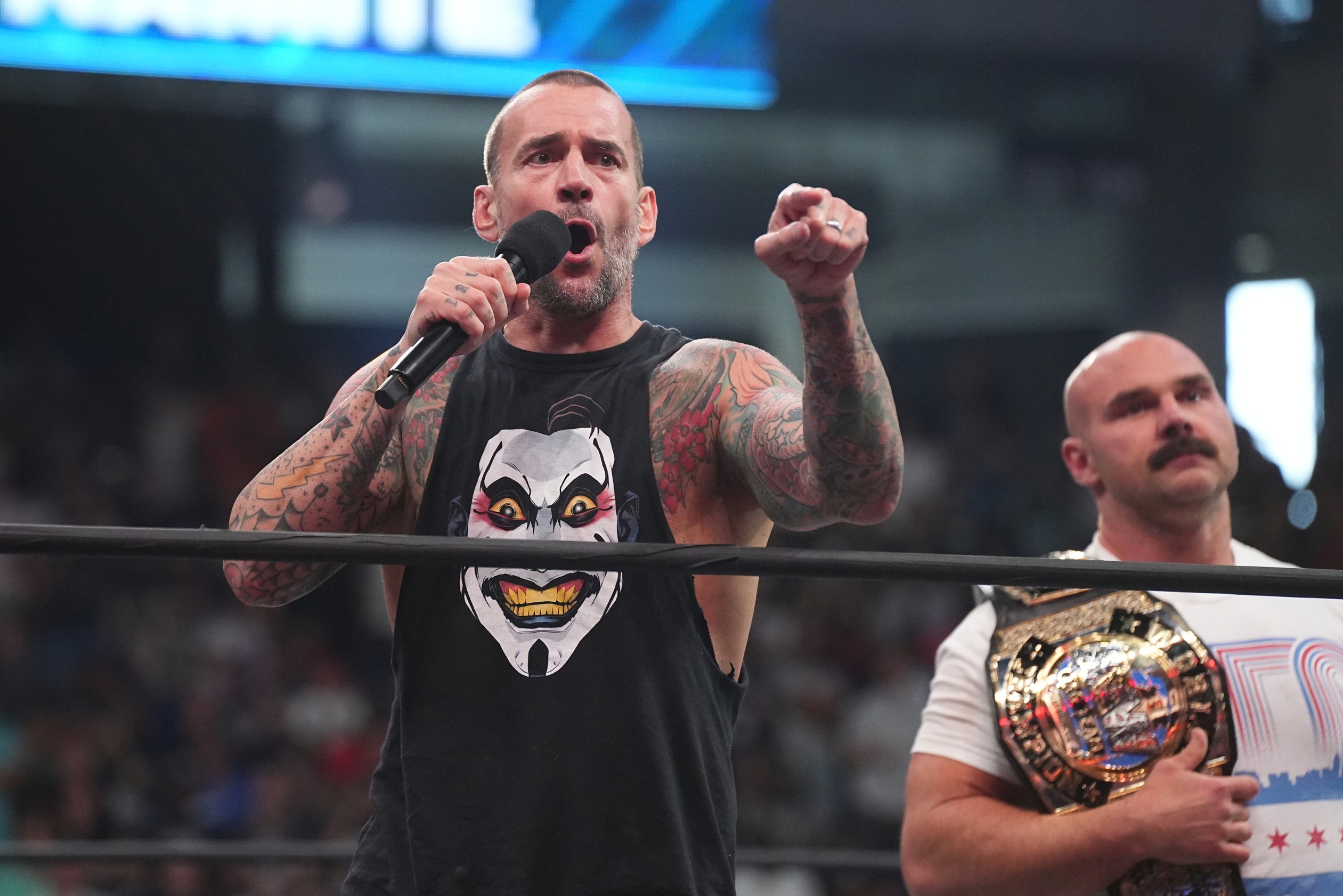 CM Punk retorna ao AEW Dynamite e anuncia luta para o Collision