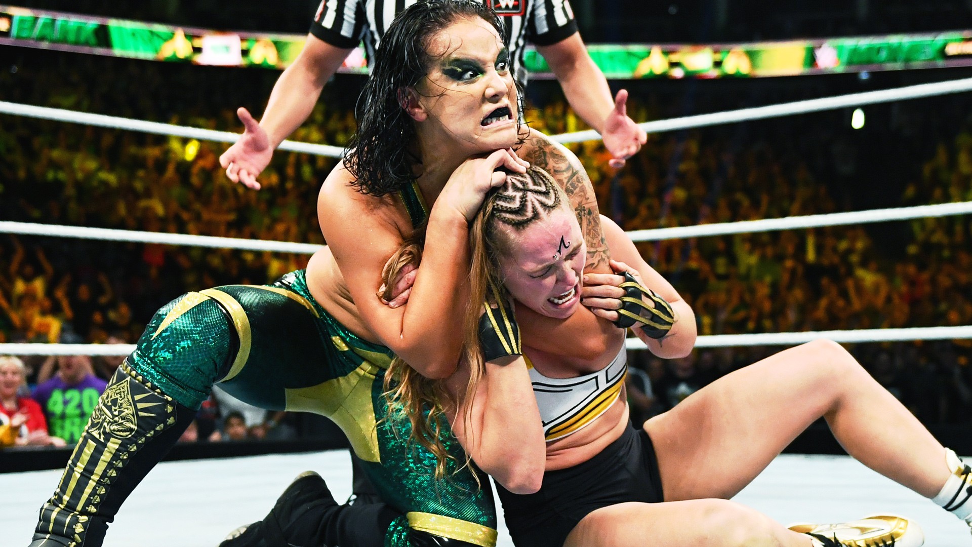 Shayna Baszler trai Ronda Rousey e perdem o título de duplas da WWE