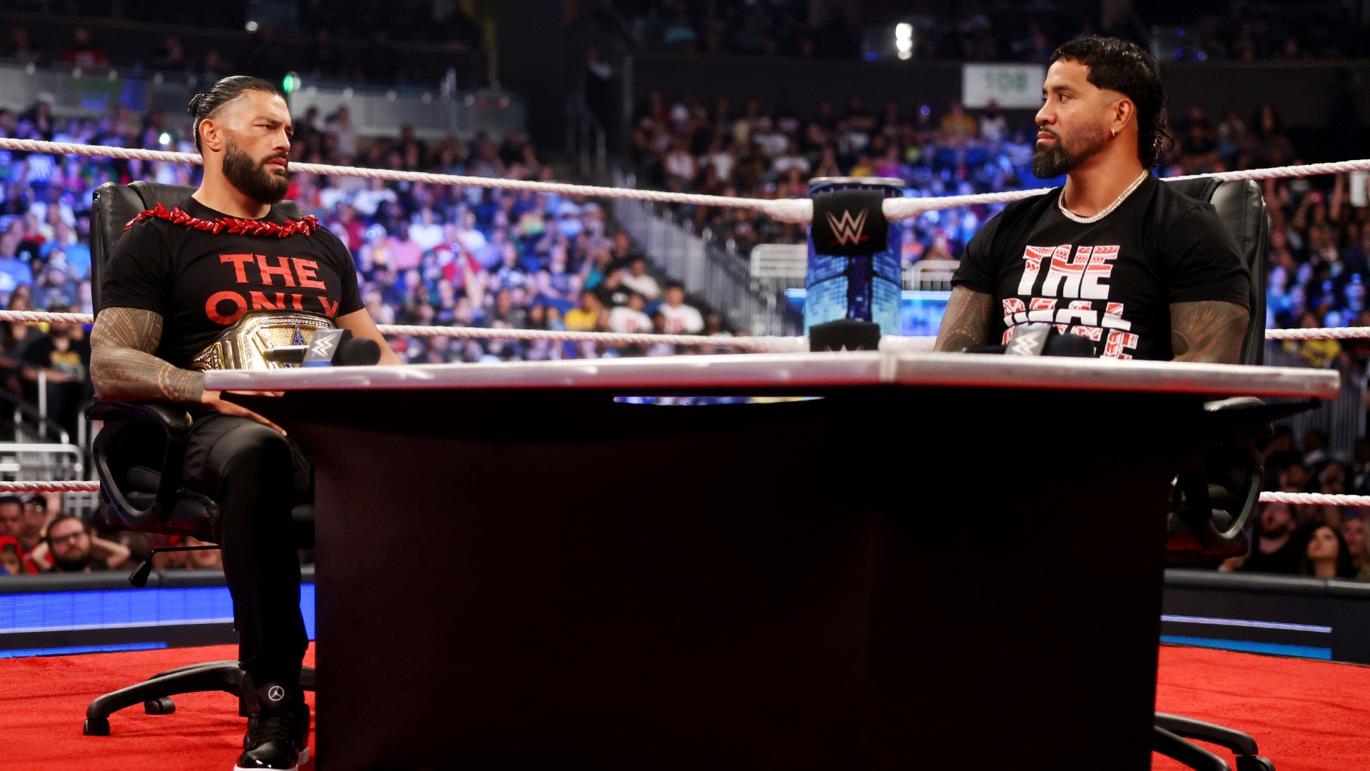 Roman Reigns e Jey Uso no WWE SmackDown