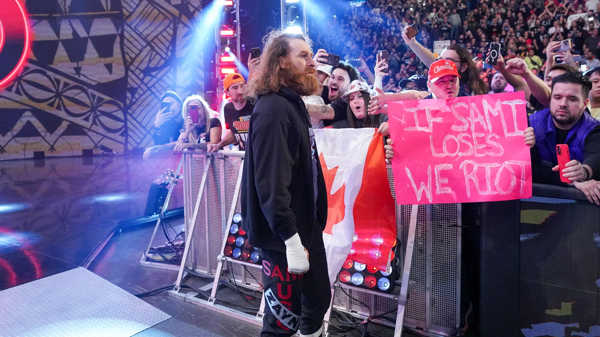 Sami Zayn admite frustração por perder para Roman Reigns no WWE Elimination Chamber