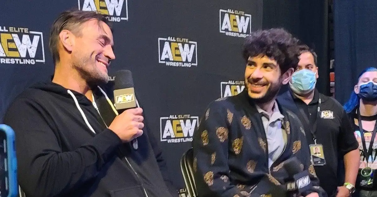 Tony Khan gritou em apoio a CM Punk em seu retorno à AEW