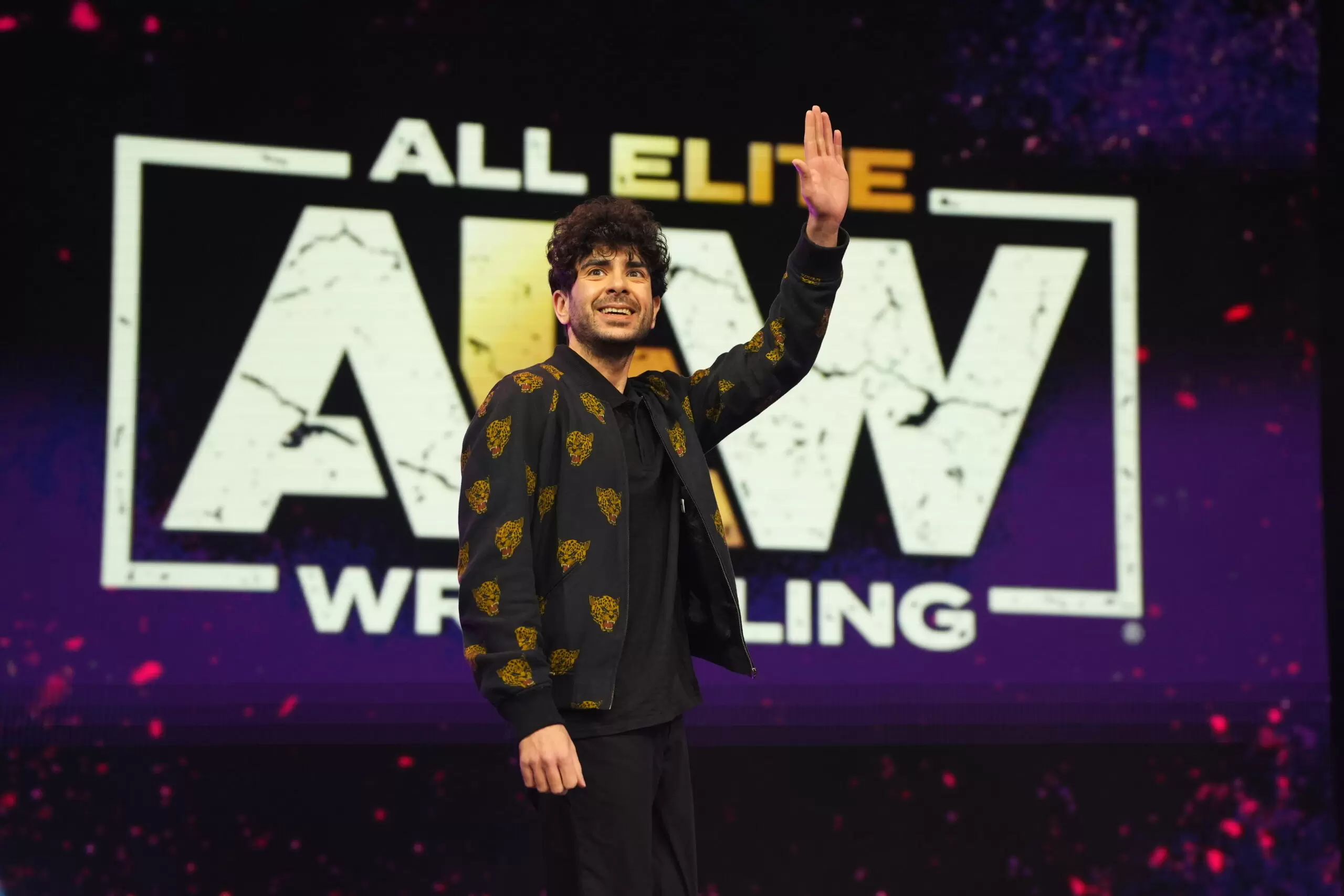 Tony Khan comenta chances da AEW ter um terceiro programa