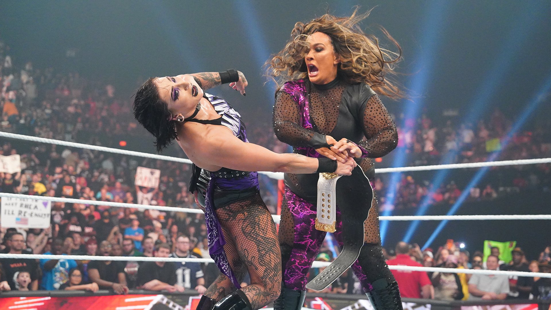 Nia Jax retornou atacando Rhea Ripley no WWE RAW de 11 de setembro