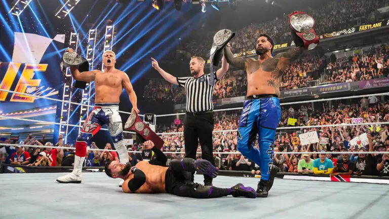 Cody Rhodes e Jey Uso vencem título de duplas no WWE Fastlane