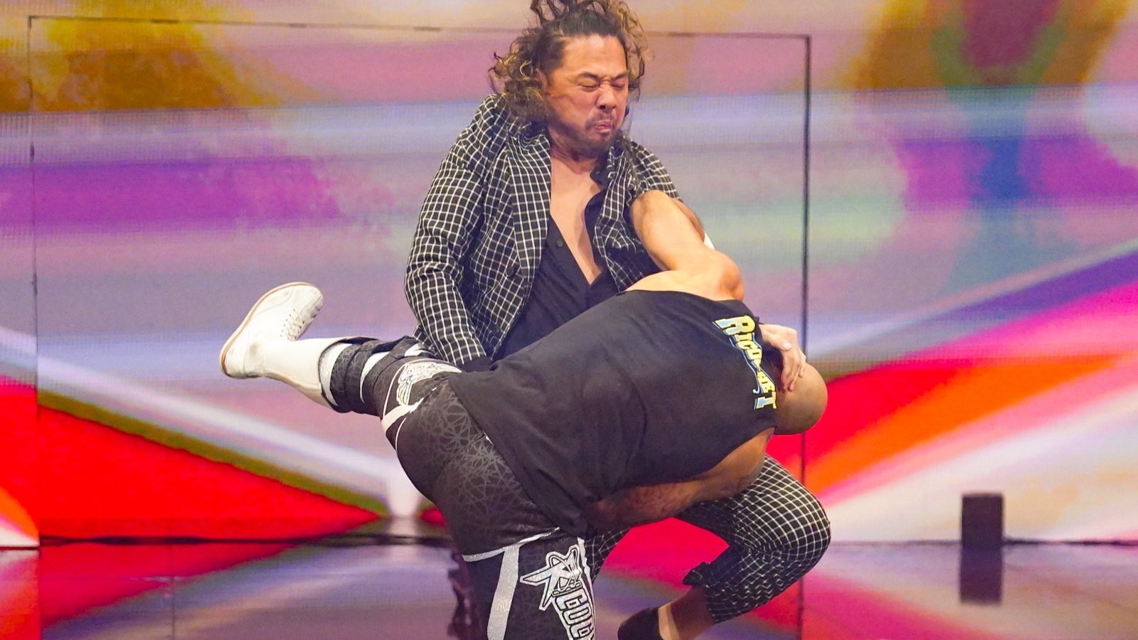 Shinsuke Nakamura acerta um GTS no WWE Raw em meio a rumores de retorno de CM Punk