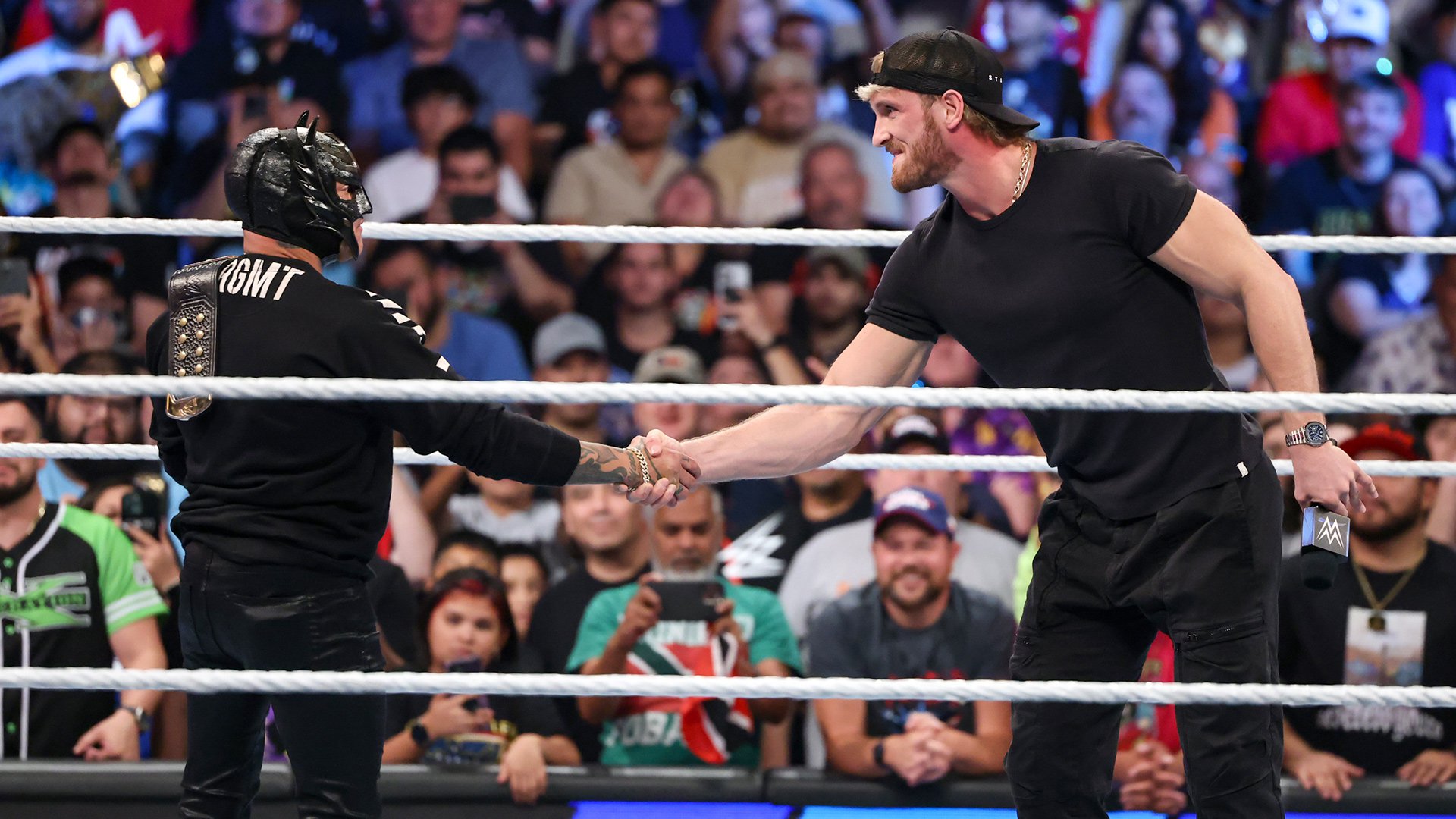 Rey Mysterio e Logan Paul se enfrentarão no WWE Crown Jewel 2023