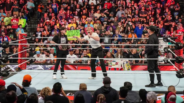 WWE inseriu vaias artificiais para Dominik Mysterio e Logan Paul