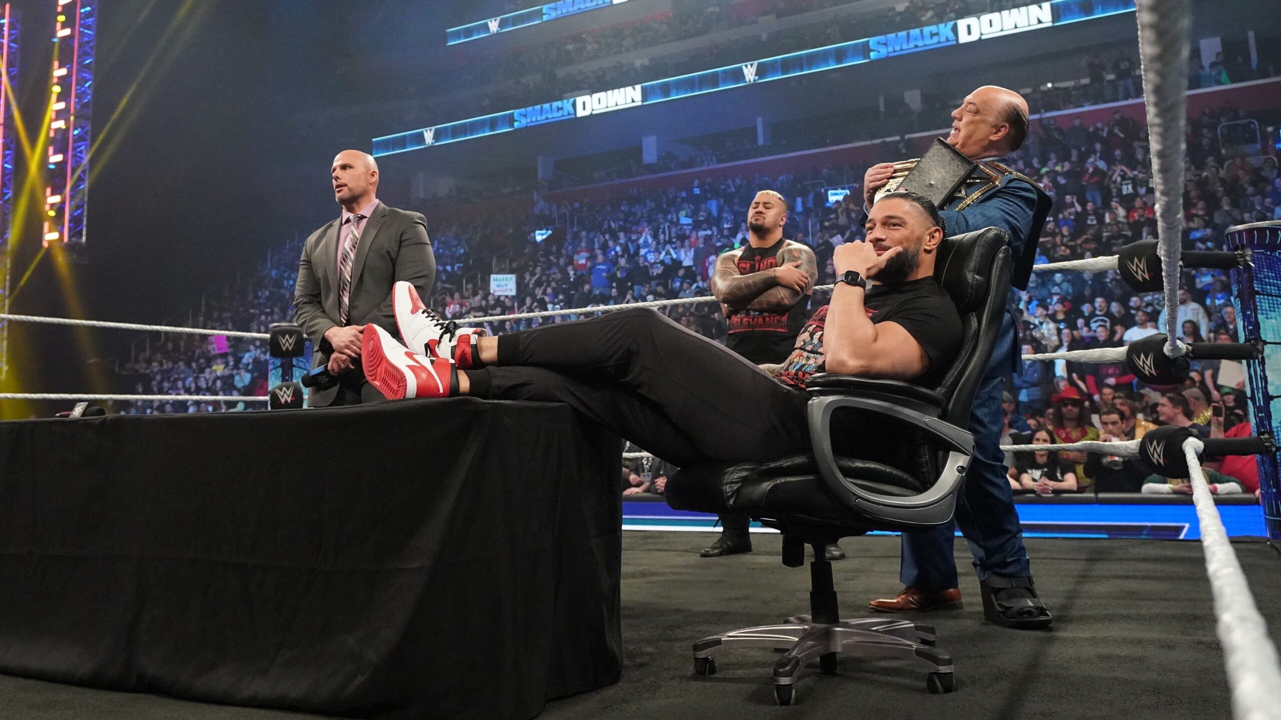 Roman Reigns estará no próximo WWE SmackDown para assinatura de contrato