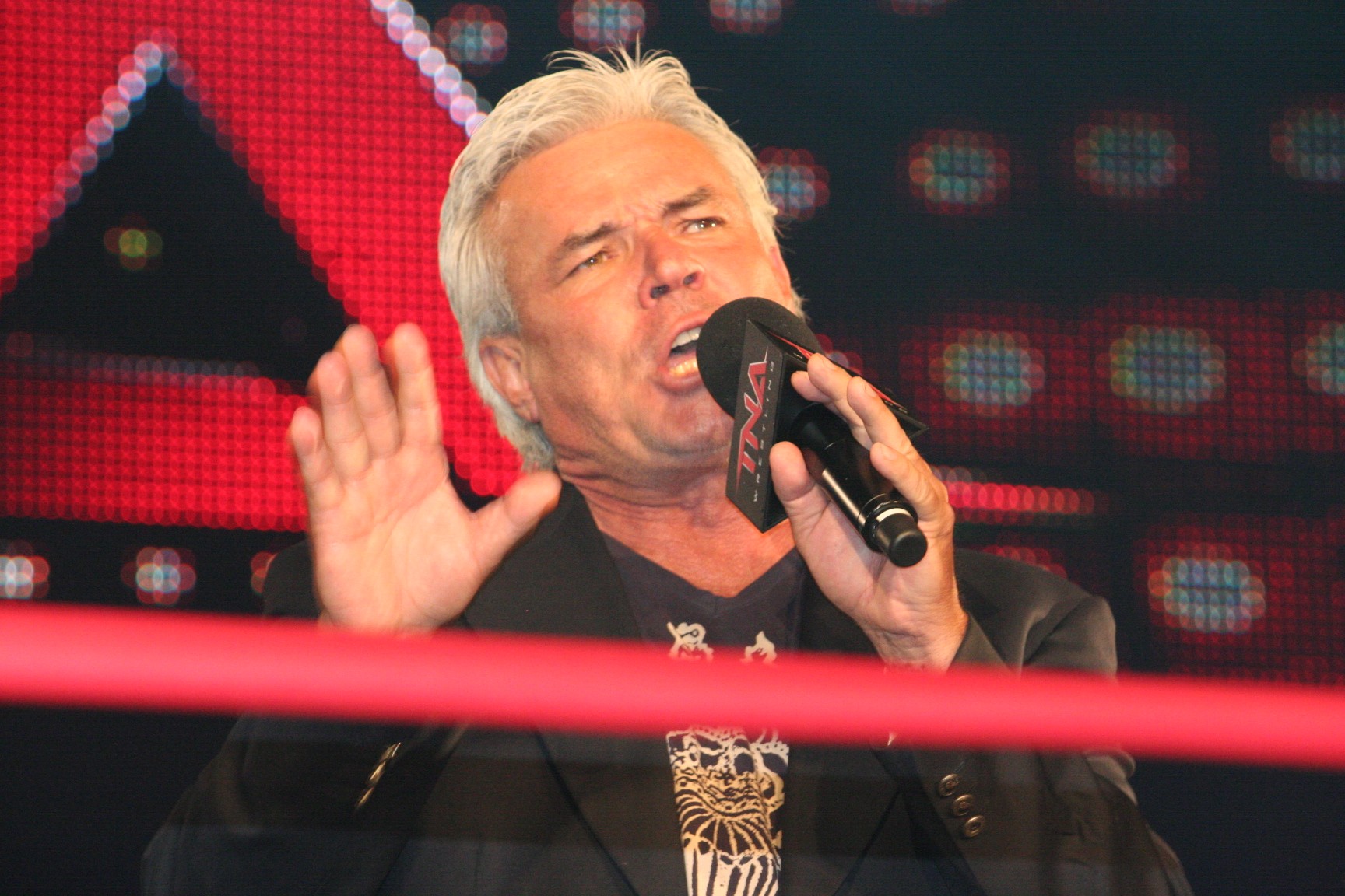 Eric Bischoff questiona mudança do IMPACT para TNA Wrestling