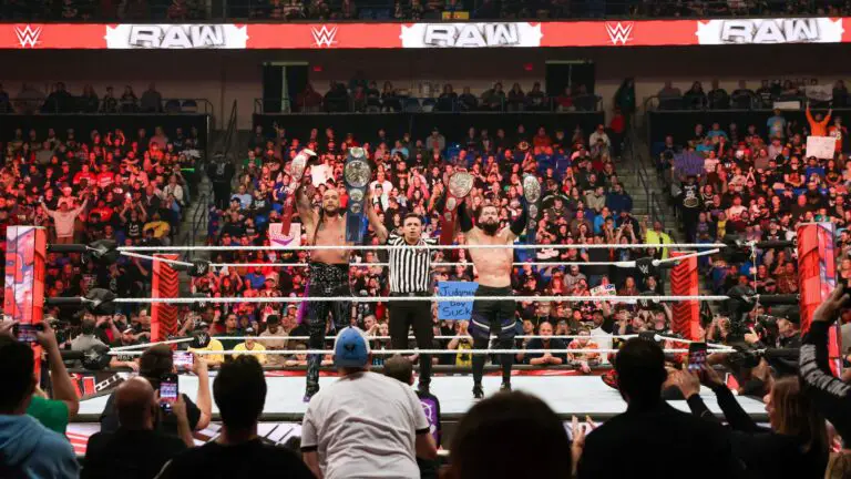WWE Raw em 13 de novembro terá disputa por título de duplas