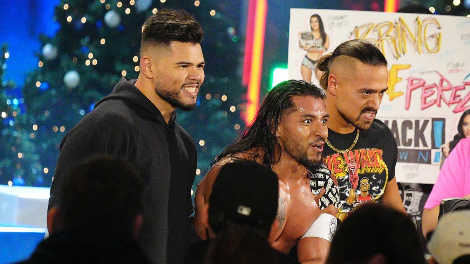 Humberto Carrillo e Angel Garza se unem a Santos Escobar no WWE SmackDown