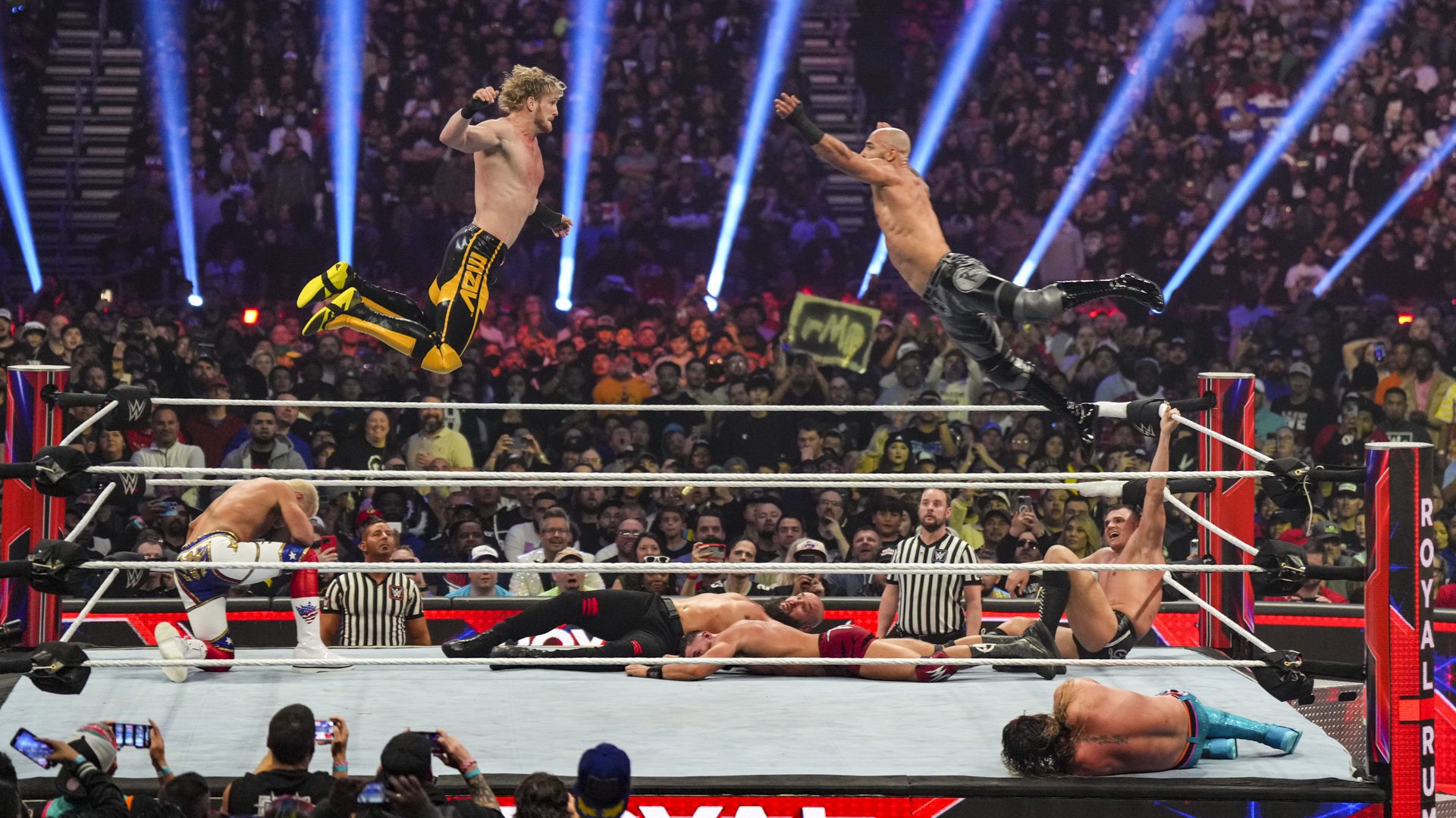 Logan Paul e Ricochet protagonizaram momento épico no WWE Royal Rumble 2023