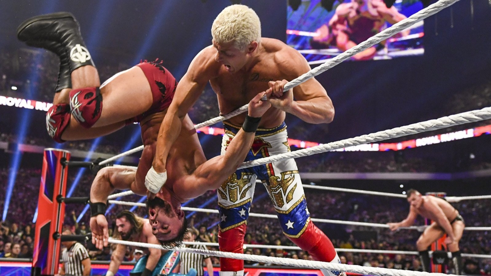 Cody Rhodes eliminando Austin Theory no Royal Rumble 2023