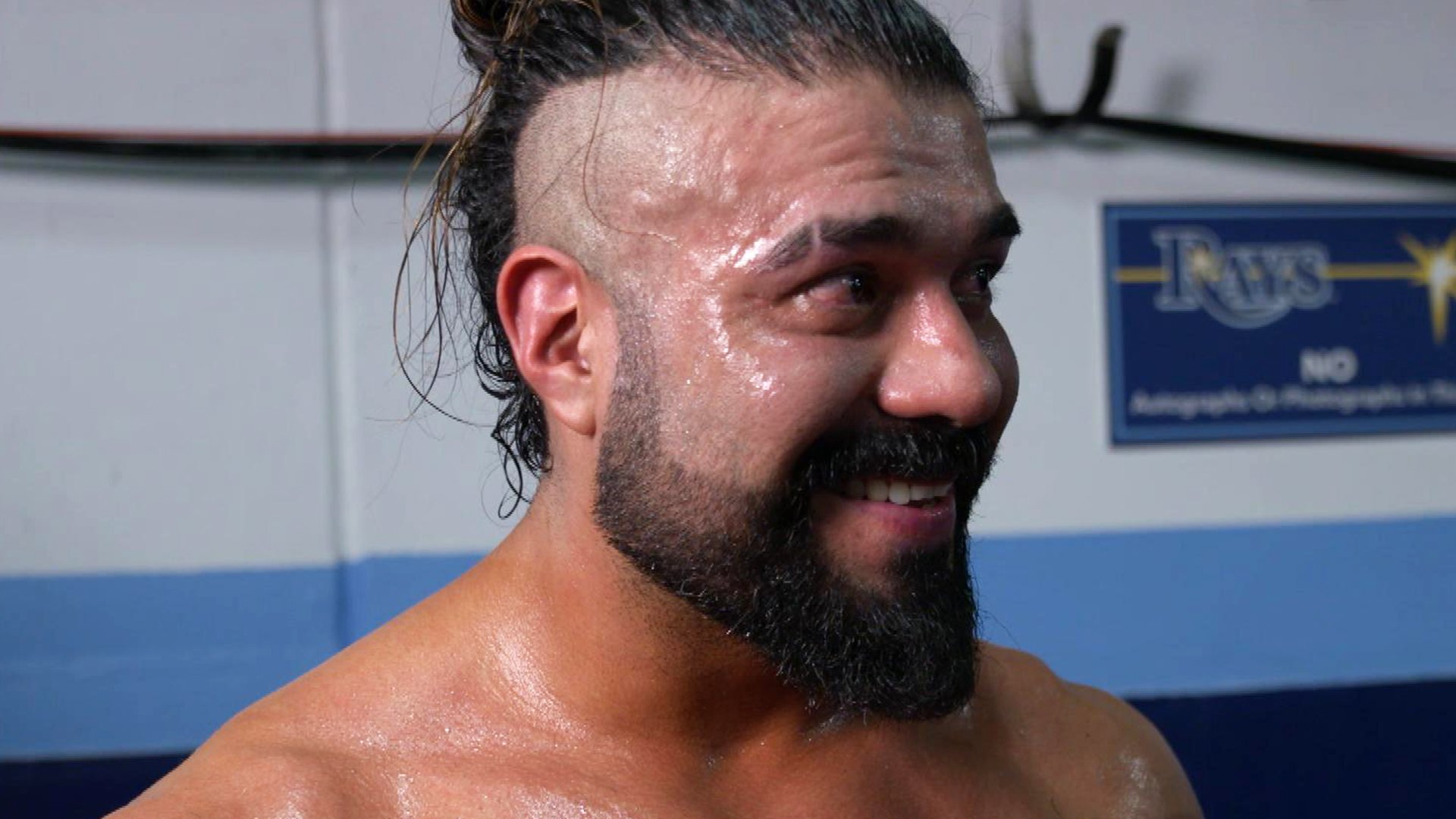 Andrade comenta retorno à WWE