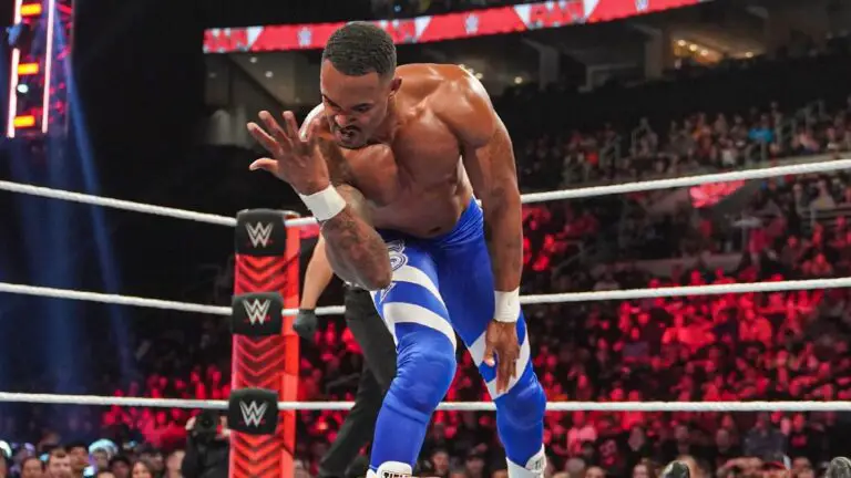 Montez Ford reflete sobre enfrentar John Cena na WWE: "ídolo de infância"
