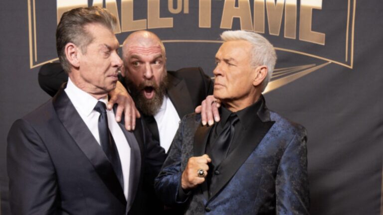 Eric Bischoff com Vince McMahon e Triple H