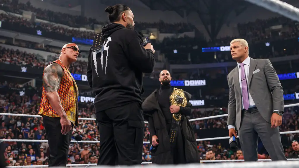 The Rock e Roman Reigns são confrontados por Seth Rollins e Cody Rhodes