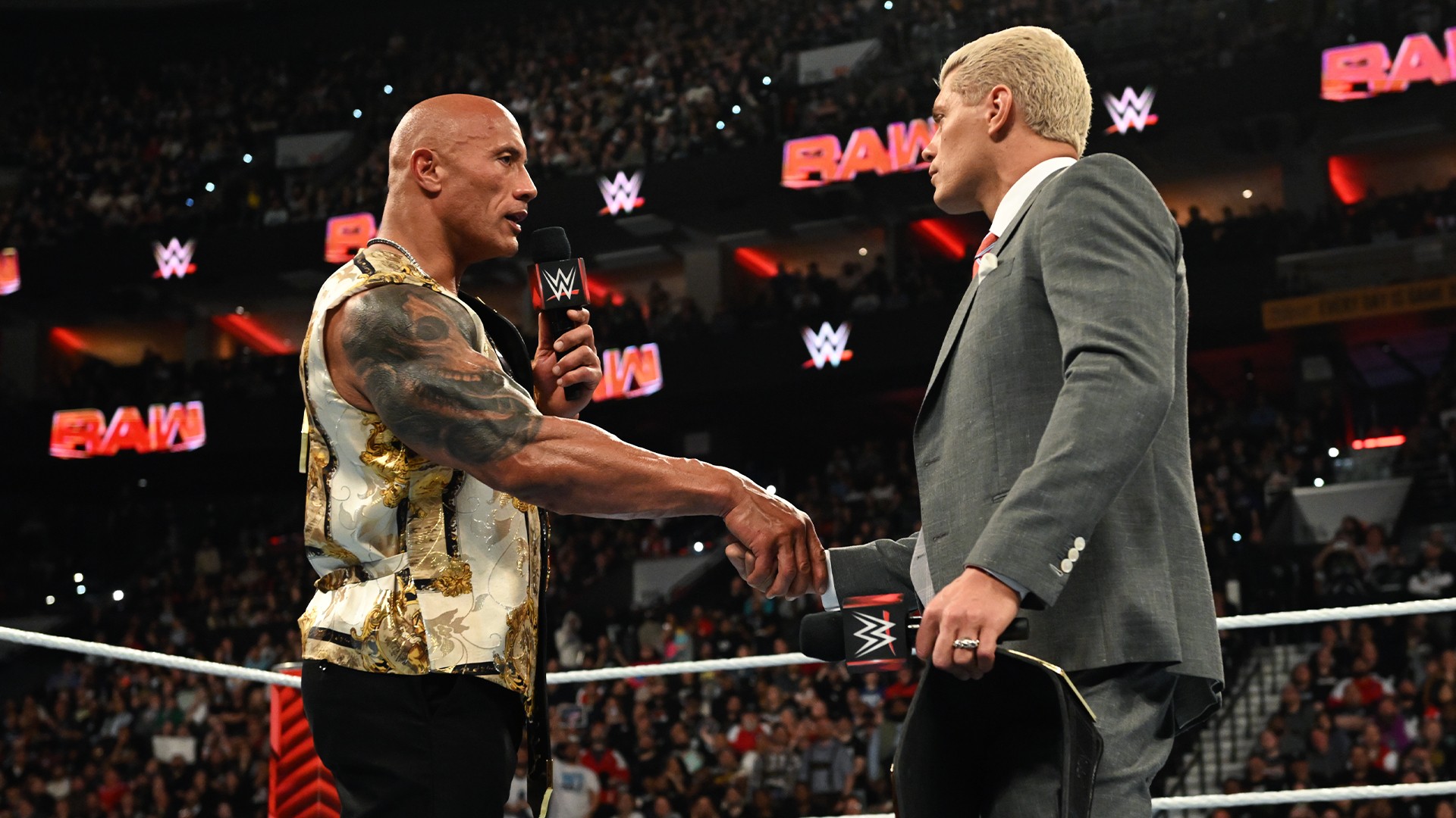 The Rock promete retornar à WWE para enfrentar Cody Rhodes