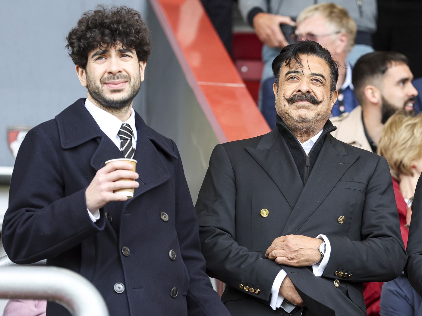 Tony Khan e Shad Khan, proprietários da AEW