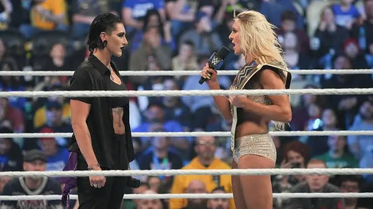 Rhea Ripley e Charlotte Flair