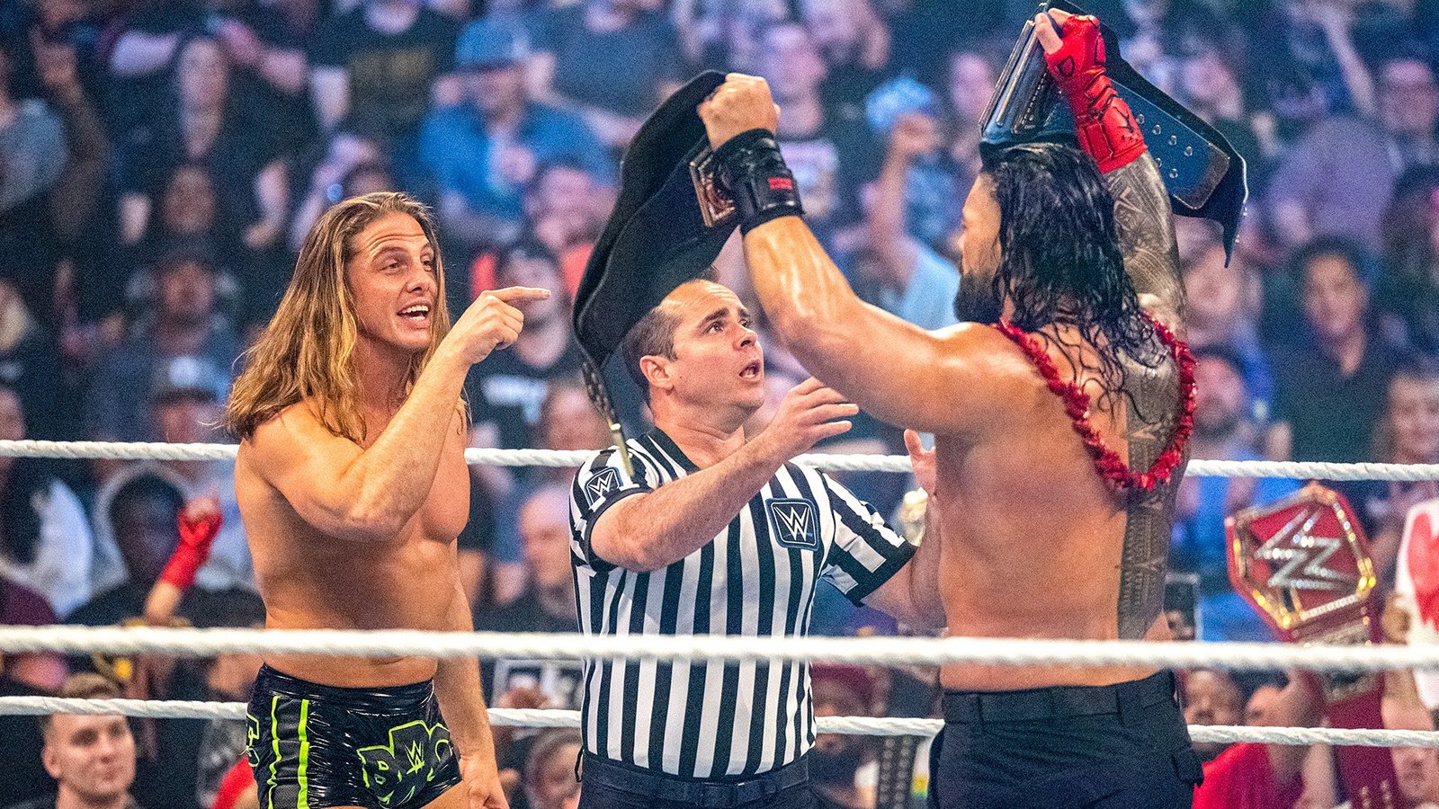 Ex-apresentador da WWE relembra briga entre Roman Reigns e Matt Riddle