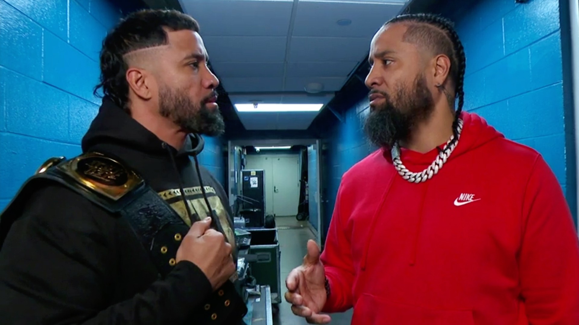 Jey Uso e Jimmy Uso no WWE Raw