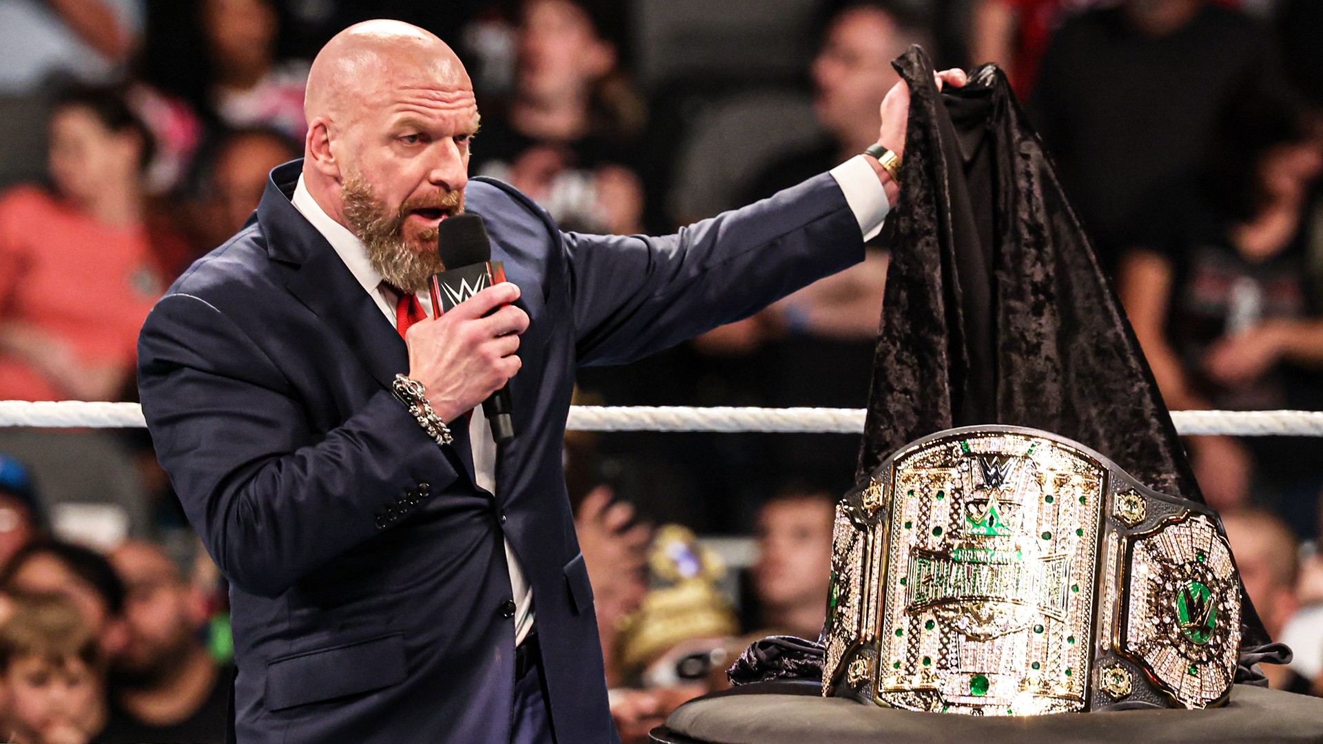 Triple H e o título Crown Jewel