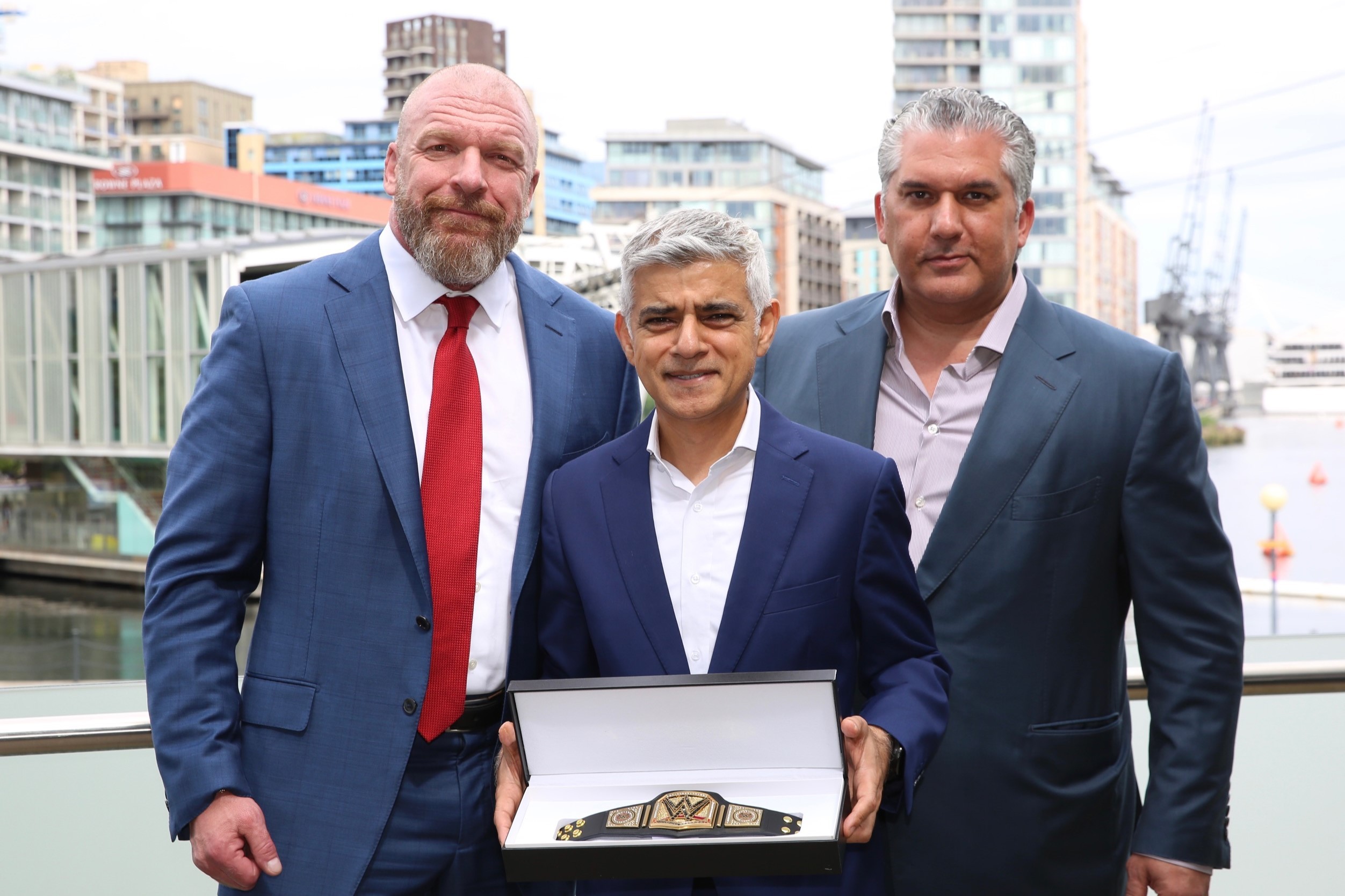 Triple H e Nick Khan se encontraram com o prefeito de Londres para discutir uma WrestleMania no Reino Unido